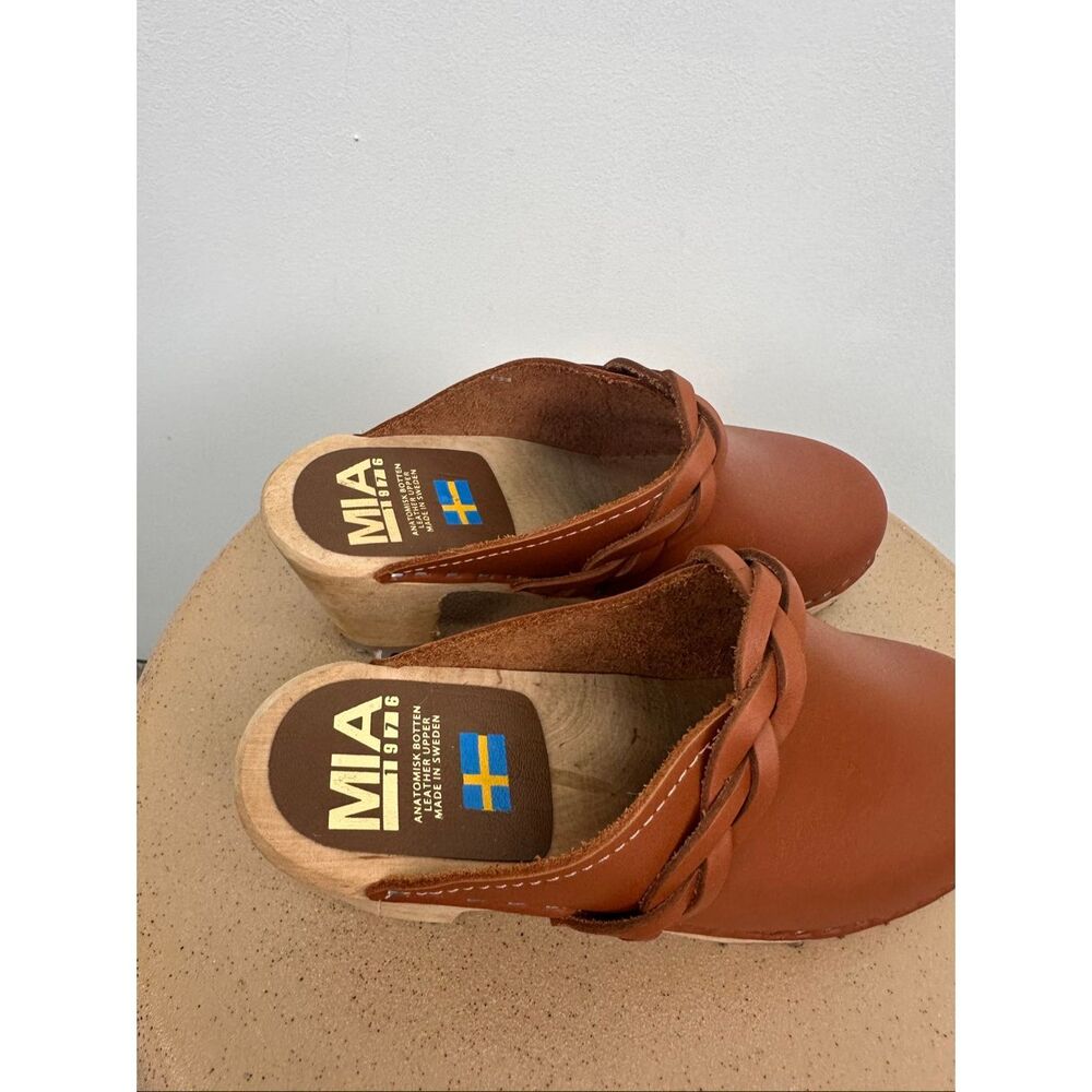 MIA Women’s Elsa Luggage Brown Leather Braid Swedish Heeled Clogs - Picture 3 of 14